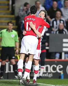 Samir Nasri and Robin van Persie Celebrate Arsenal's 3rd Goal Against Newcastle United (21/3/2009)