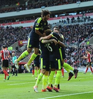 Sunderland v Arsenal 2016-17 Collection: Sanchez, Oxlade-Chamberlain, Elneny: Arsenal's Goal Celebration vs Sunderland (2016-17)