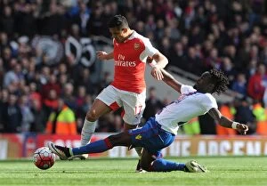 Images Dated 17th April 2016: Sanchez vs. Souare: A Clash at Emirates in Arsenal vs. Crystal Palace