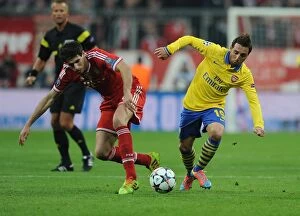 Bayern Munich v Arsenal 2013-14 Collection: Santi Cazorla vs. Javi Martinez: Battle in the Midfield - Arsenal vs