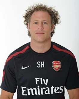 Images Dated 5th August 2010: Simon Harland (Arsenal Physio). Arsenal 1st Team Photocall and Membersday