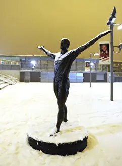 Snowy Emirates Stadium: Arsenal's Winter Battle in the Heart of Premier League Action