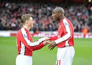 Arsenal v West Ham United 2009-10 Collection: Sol Campbell and Andrey Arsahvin (Arsenal). Arsenal 2: 0 West Ham United