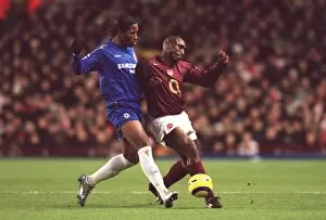 Arsenal v Chelsea 2005-6 Collection: Sol Campbell (Arensal) Didier Drogba (Chelsea). Arsenal 0: 2 Chelsea