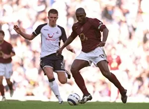 Campbell Sol Collection: Sol Campbell (Arsenal) Michael Carrick (Tottenham)