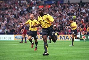 Campbell Sol Collection: Sol Campbell celebrates scoring Arsenals goal with Freddie Ljungberg