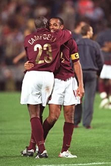 Campbell Sol Collection: Sol Campbell and Thierry Henry (Arsenal) celebrate at the end of the match