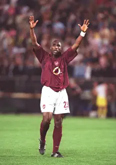 Sol Campbell's Euphoric Celebration: Arsenal's UEFA Cup Semifinal Stalemate at Villarreal, 2006