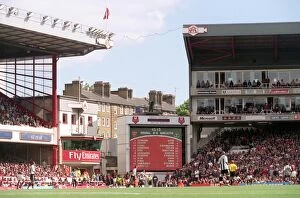 Images Dated 28th November 2005: The South East corner of Highbury. Arsenal 2: 0 Newcastle United