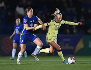 Stina Blackstenius vs Aniek Nouwen: A Battle in the FA WSL Clash Between Chelsea Women and Arsenal Women