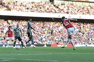 Surprise Goal: Declan Rice Stuns Manchester United with a Strike for Arsenal (2023-24)