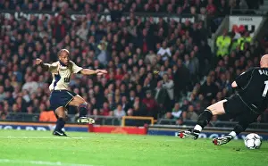Sylvain Wiltord shoots past Manchester United goalkeeper Fabien Barthez to score the Arsenal goal th