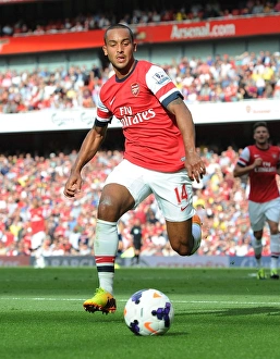 Theo Walcott in Action: Arsenal vs. Tottenham Premier League Clash (2013-14)