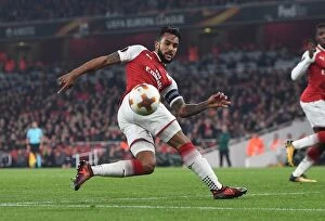 Images Dated 2nd November 2017: Theo Walcott in Action: Arsenal vs Crvena Zvezda, Europa League 2017