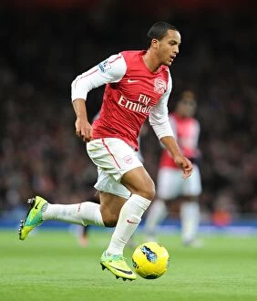 Images Dated 26th November 2011: Theo Walcott in Action: Arsenal vs Fulham, Premier League 2011-12