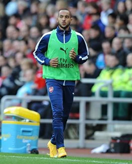Images Dated 25th October 2014: Theo Walcott in Action: Sunderland vs. Arsenal, Premier League 2014/15