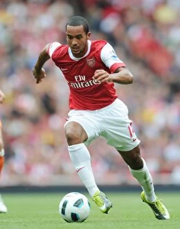 Images Dated 21st August 2010: Theo Walcott (Arsenal). Arsenal 6: 0 Blackpool, Barclays Premier League