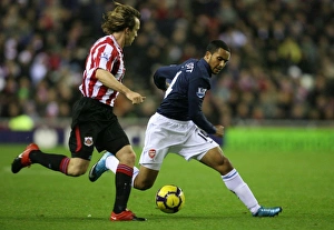 Images Dated 21st November 2009: Theo Walcott (Arsenal) Bolo Zenden (Sunderland). Sunderland 1: 0 Arsenal