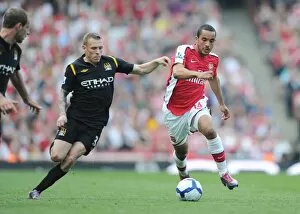 Arsenal v Manchester City 2009-10 Collection: Theo Walcott (Arsenal) Craig Bellamy (Man City). Arsenal 0: 0 Manchester City