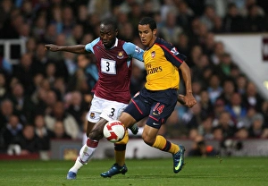 Images Dated 26th October 2008: Theo Walcott (Arsenal) Herita Ilunga (West Ham)