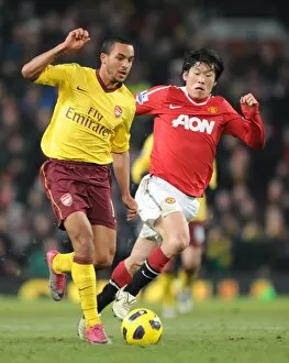 Images Dated 13th December 2010: Theo Walcott (Arsenal) Ji-Sung Park (Man United). Manchester United 1: 0 Arsenal
