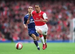 Images Dated 28th October 2006: Theo Walcott (Arsenal) Leon Osman (Everton)