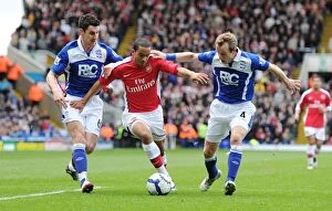 Birmingham City v Arsenal 2009-10 Collection: Theo Walcott (Arsenal) Liam Ridgewell and Lee Bowyer (Birmingham). Birmingham City 1