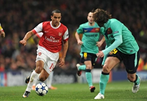Theo Walcott (Arsenal) Maxwell (Barcelona). Arsenal 2:1 Barcelona. UEFA Champions League Theo Walcott (Arsenal) Maxwell (Barcelona). Arsenal 2:1 Barcelona. UEFA Champions League