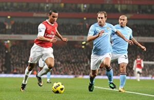 Images Dated 5th January 2011: Theo Walcott (Arsenal) Pablo Zabaleta (Man City). Arsenal 0: 0 Manchester City