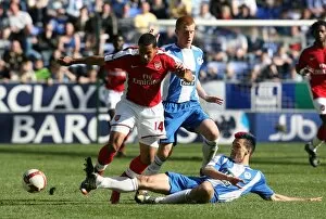 Images Dated 11th April 2009: Theo Walcott (Arsenal) Paul Scharner and Ben Watson (Wigan)