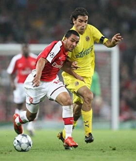 Arsenal v Villarreal 2008-09 Collection: Theo Walcott (Arsenal) Robert Pires (Villarreal)