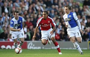 Blackburn Rovers v Arsenal 2008-9 Collection: Theo Walcott (Arsenal) Stephen Warnock and Ryan Nelson (Blackburn)