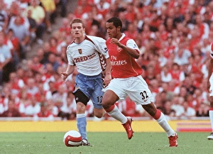 Arsenal v Aston Villa 2006-7 Collection: Theo Walcott (Arsenal) Steven Davis (Villa)