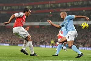Images Dated 5th January 2011: Theo Walcott (Arsenal) Vincent Kompany (Man City). Arsenal 0: 0 Manchester City