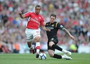 Arsenal v Manchester City 2009-10 Collection: Theo Walcott (Arsenal) Wayne Bridge (Man City). Arsenal 0: 0 Manchester City