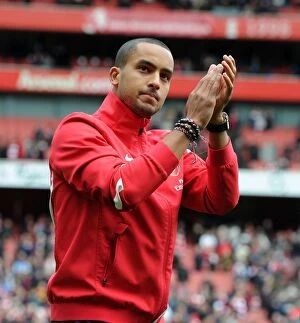 Images Dated 5th May 2012: Theo Walcott Celebrates with Arsenal Fans: Arsenal vs Norwich City, Premier League 2011-12