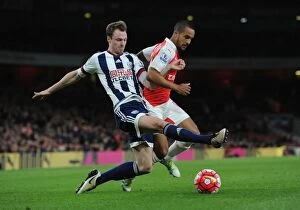 Arsenal v West Bromwich Albion 2015-16 Collection: Theo Walcott Chases Down Jonny Evans: Tense Moment from Arsenal vs