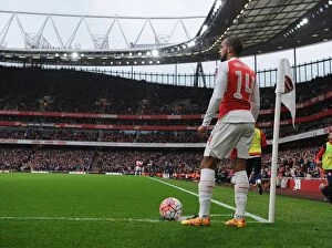 Arsenal v Hull City - FA Cup 2015-16 Collection: Theo Walcott Gears Up for FA Cup Corner Kick at Arsenal's Emirates Stadium