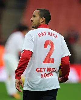 Arsenal V Everton 2013-14 Prints: Theo Walcott Honors Pat Rice with Get Well Soon Message before Arsenal vs