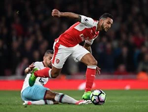 Images Dated 5th April 2017: Theo Walcott Outmaneuvers Manuel Lanzini in Intense Arsenal vs West Ham Clash