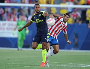 Theo Walcott Outmaneuvers Orbelin Pineda: Arsenal's Pre-Season Triumph vs. Chivas