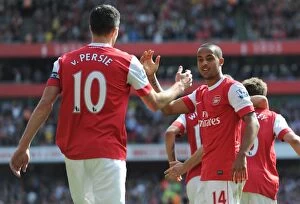 Arsenal v Manchester United 2010-2011 Collection: Theo Walcott and Robin van Persie (Arsenal) celebrate Arsenals goal