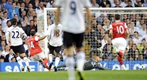 Images Dated 20th April 2011: Theo Walcott scores Arsenals 12st goal past Heurelho Gomes (Tottenham)