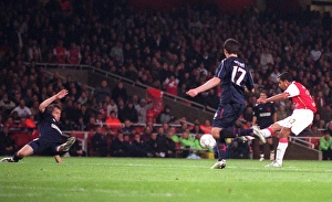 Images Dated 24th October 2007: Theo Walcott scores Arsenals 3rd goal his 1st