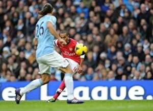 Manchester City v Arsenal 2013-14 Collection: Theo Walcott Scores Arsenal's Second Goal: Manchester City vs Arsenal (2013-14)