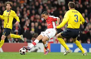 Theo Walcott shoots past Barcelona goalkeeper Victor Valdes to score the 1st Arsenal goal