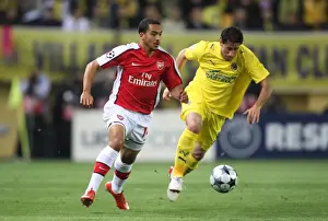Theo Walcott vs. Joan Capdevila: A Battle in the Quarter Finals of the UEFA Champions League between Villarreal and Arsenal, 1st Leg at El Madrigal, 7/4/09