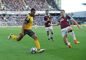 Theo Walcott vs Stephen Ward: A Footballing Battle at Turf Moor - Premier League 2016-17