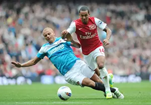 Theo Walcott vs Wes Brown: A Footballing Rivalry Unfolds at Emirates Stadium (Arsenal vs Sunderland, 2011-12)