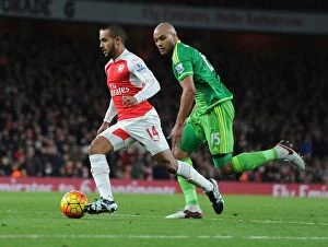 Images Dated 5th December 2015: Theo Walcott vs. Younes Kaboul: A Battle of Wits and Skills at Arsenal's Emirates Stadium